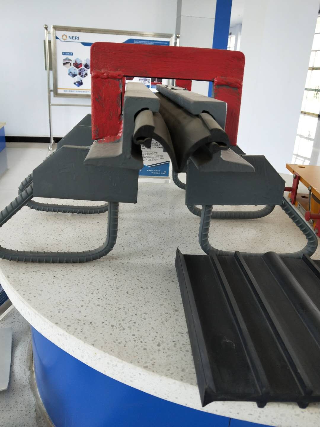 公路桥梁E60型伸缩缝